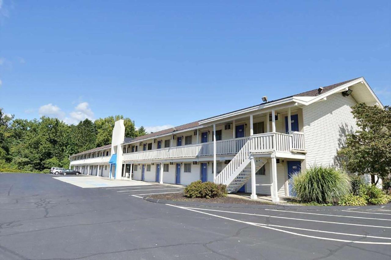 Travelodge By Wyndham Brattleboro Vt Eksteriør bilde