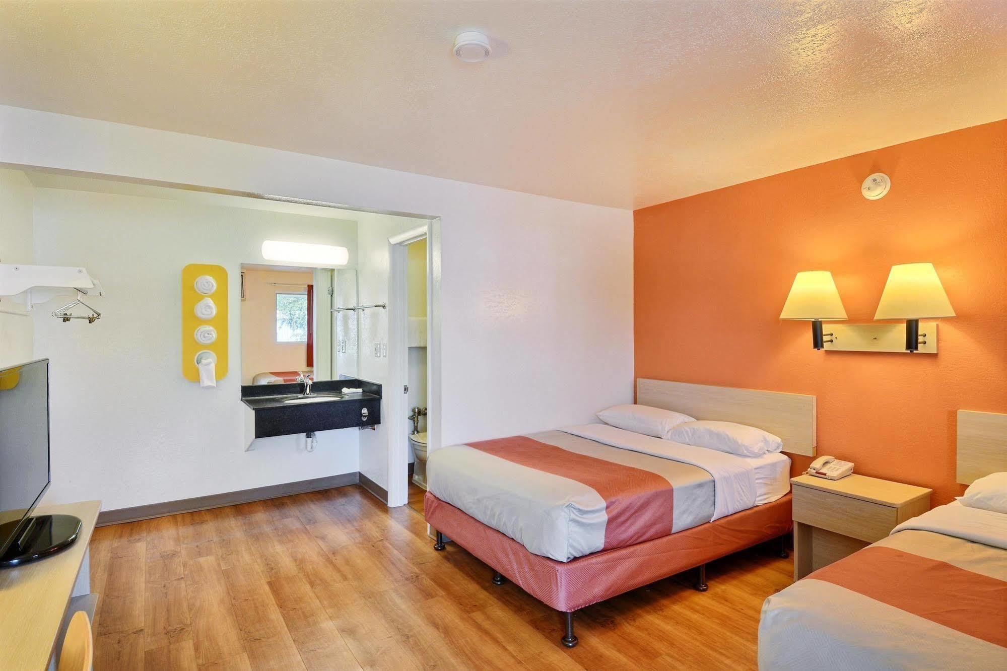 Travelodge By Wyndham Brattleboro Vt Eksteriør bilde